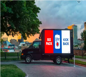 Πολλαπλών λειτουργιών Van Outdoor Mobile Billboard LED όχημα για διαφήμιση